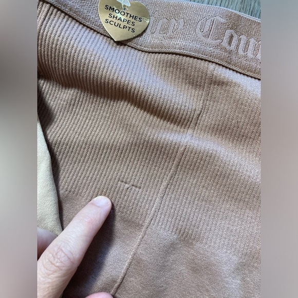 2 Pack JUICY COUTURE Women's 1X Ribbed Shaping Seamless Booty Shorts Tan Mauve - Picture 6 of 6